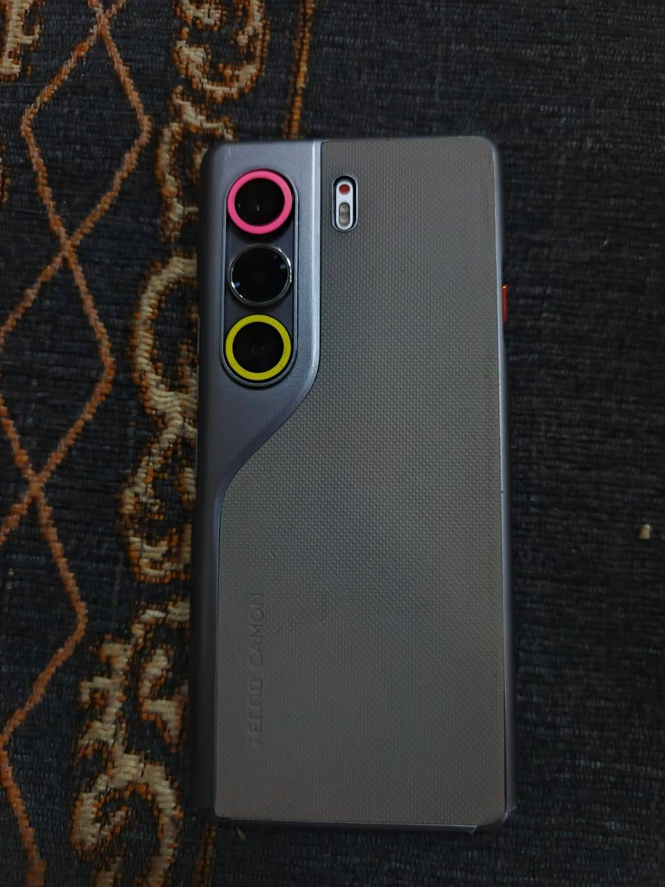 سلام عليكم البيع جهاز تكنو كامون 40 برو 5G 
جهاز جديد غراضه كامله الذاكرة 256 السعر 275 وبي مجال 
مكاني الشعب رقمي***********
