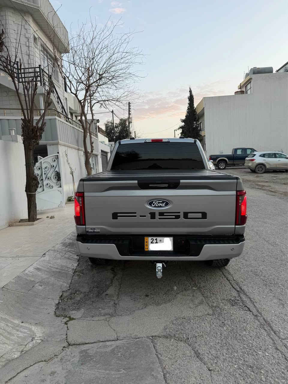 Ford f150 xlt 4x4
فوردی ف١٥٠ ٢٠٢٤  شکڵ گۆڕاو 
مواسەفاتی xlt 
تەنها ٧ هەزار ڕۆشتووە مه كينه ٣.٥ توين توۆربۆ  
بێ بۆیاخ و بێ پارچە گۆڕان و بێ بۆیاخ ئەستور 
گێڕ و مەکینە و هەموو گیانی وەک سفری شەریکەیە 
سەربۆدی و ناوبۆدی  تێگیراوە و ناوبەتانەی تێ گیراوە و کوشنی تێگیراوە و چی مەسرەف و جوانکاری هەیە بۆی کراوە 
مواسەفات 
رادارى خه ت جاده 
شاشه گه وره 
گێر تەیارە 
راداری پشت و پێش 
٥ کامێرا 
شاشە دیجیتاڵ 
سوکان هیتەر 
کوشن سارد و گەرم 
Car play 
زۆر مواسفاتی تر 
داوای ٣٨٠ گەڵاو مجالێکی کەمم گۆڕینەوەش ئەکەم بە شتێک بە دڵم بێت  *********** السليمانية, العراق
