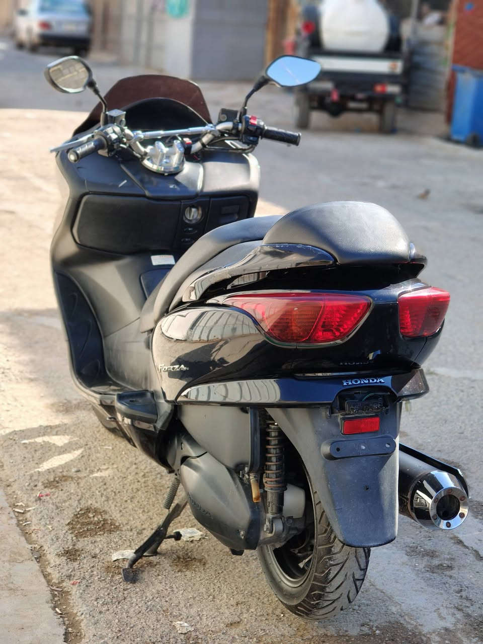 سلام عليكم
فورزه صفر ثمانيه 
البيع مكينه وكير كفاله 
دراجه الونين من بعيد بنفسجي من قريب سوده 
عالي ناصي اشاير كلها كفله 
البيع سعرها مليون و٣٠٠ وخادم الطيبين 
بغداد زعفرانيه رقم ***********
