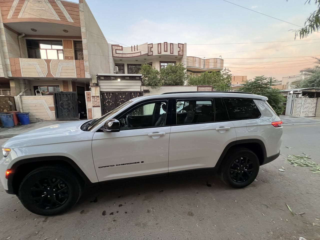 2024 JEEP GRAND CHEROKEE BLACK EDITION
((((كلين تايتل كفاله عامه ))))

        

                        (( رقم مميز ))

    

اللون :- white 

الموديل :- 2024 

سعة المحرك :- V6  3.6L

المسافه المقطوعه :-  19300 km

عدد المقاعد :- 7    مقاعد 

مواصفات السيارة :-    altitude  

                          

      👇👇 👇

      #الإضافات 👇

* شاشه 

*  وَيْل 18
  ￼
*  بصمه

* كاربلي اوتو اندوريد

*ثلاث قطع تبريد
 
*نقطه عمياء 

* اشاره بالمرايا 

* كير ماوس

* باب خلفي كهرباء

* حساس خلفي

* كراسي السائق كهرباء 

* هاند بريك كهرباء

* قياده ذاتيه

*تحديد مسار

*شفتات كير بالستيرن

* تحكم سرعه 

* تحكم مسجل  

* حمالة سقف

* رادار أمامي وخلفي  

* فرش جلد مع كنتاره 

*  فتحة سقف 

* تدفئه  المقاعد

السعر 35 الف قابل للتفاوض 

السياره كتاب شهداء بأسم والدي 

مكان السياره بغداد سبع ابكار 

***********
