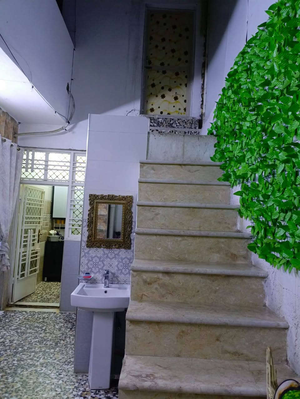 سلام عليكم نصف قطعة خلفية قطاع 24 اول فرع من صفحة شارع 60 يحتوي على 3غرف وبيتونة سعر ا
 اتصال على هاذا الرقم***********
