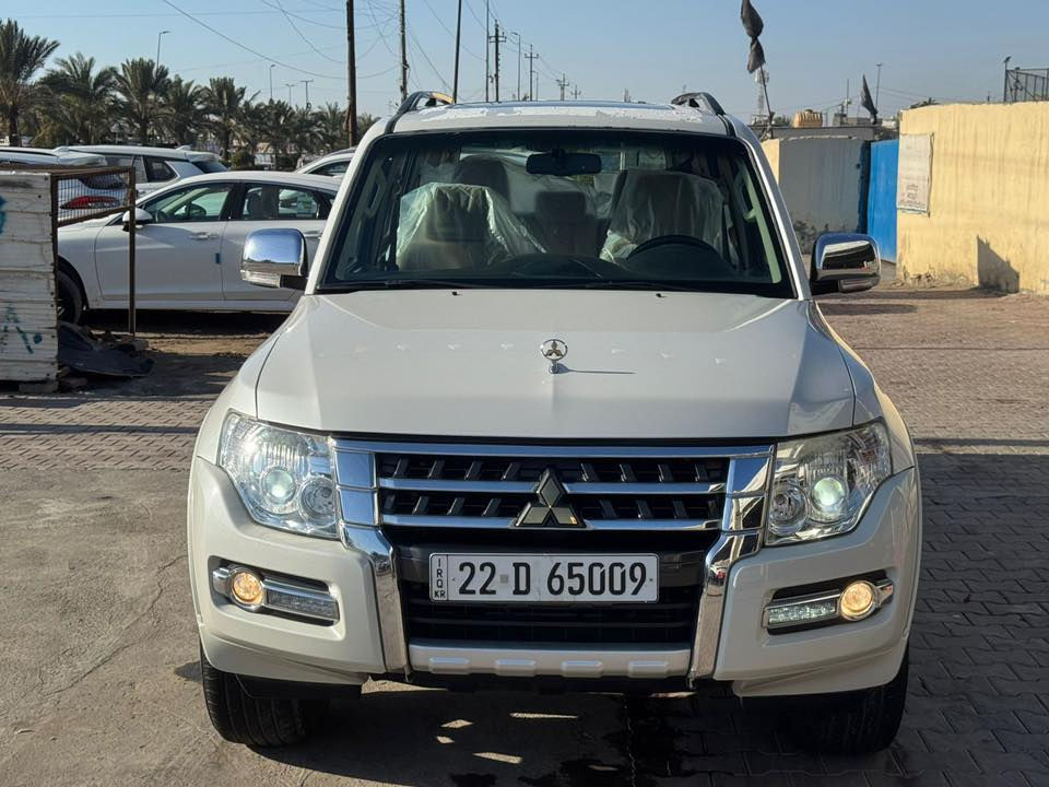 باجيرو 2019 نظافة الزيرو مكفولة حتى من التكحيل بعدها بفابلون الوكالة
ماشية  45
علامات الذهبية كشنات راس الارنب  مواصفات سعودي  فول عدا الدمام فقط
فتحة سقف سلايد 
كشنات جلد
تحكم ستيرن 3 جهات

لايتات زنون 

لد نهاري 

كشنات 7 راكب غير مستعمل
تبريد منفصل شاشة 3 قطع
شاشة كبيرة 
كامرة خلفية وحساس خلفي
ثلاجة بالجكمجة
مكينه 6 سلندر 3500
ويل حجم 17 
مري شفط
كتلوكات الشركة والسبير والعدة والسويج الثاني غير مستعمل كلهن
السيارة مكفولة من صبغ شخط بارد تبديل فتح كير محرك صدر كهربائيات حالها حال الزيرو 
***********
مكاني بغداد
