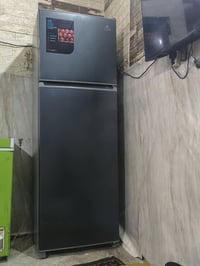 ثلاجه جديده  سعره 250  قفل الثلاجه صارلها سبوع النضافه مثل ما واضح بال...