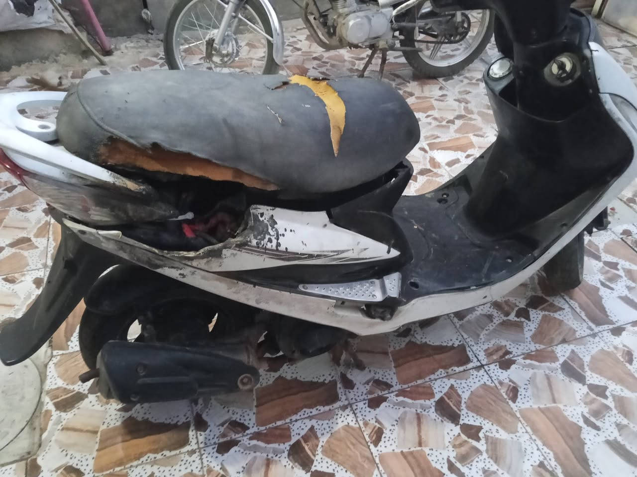 سلام عليكم دراجه كامكو شغاله ابيع كوم حديد 150 مكان كاظميه ***********
