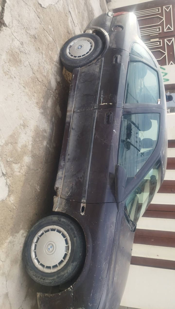 سياره فكترا موديل 2000  شرط  كير محرك. كهربايات كلها شغال سعر 17 قفل. بدون معاملة.  كابون سنوية بسمي. محرك حجم 20.
***********
***********
