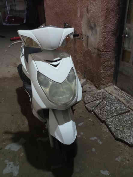 سكنس كوري دراجة شغالة من كلشي كهربائيات شغاله فقط الصبح تأخر يلا تشتغل او اجطهه
الدراجة للبيع ابيعلك كوم حديد ب400وبيهه مجال

الدراجه شغاله مو طافية 
***********
مكاني بغداد الامين الثانيه شارع النواب
