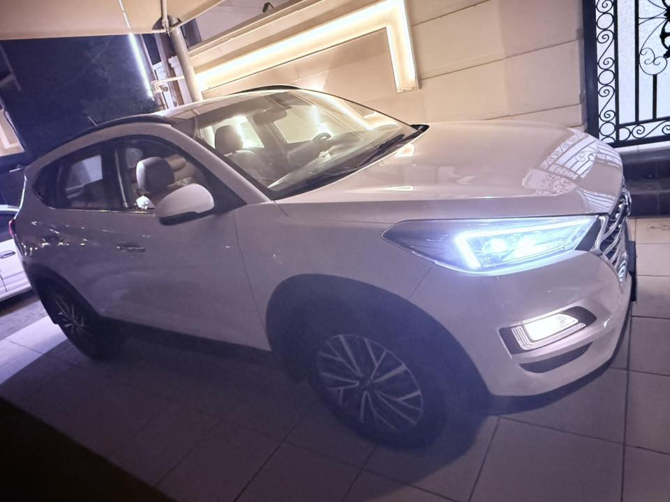 للبيع توسان خليجي موديل19 فول مواصفات رقم بغداد ومكفوله كفاله عامه مواصفاتها(بانوراما-بصمه-خمس عدسات-سايدبريك بالرجل-جلد بقلاوه-كشنات كهرباء-مري كهرباء وترحيب-شاشه كبيره-سبيرمنازل-شاحن وايرلس) ماشيه 82 والسنويه من 2019 ولحد الان بآسم المالك السعر 205. مكاني بالسيديه هاتف
***********
