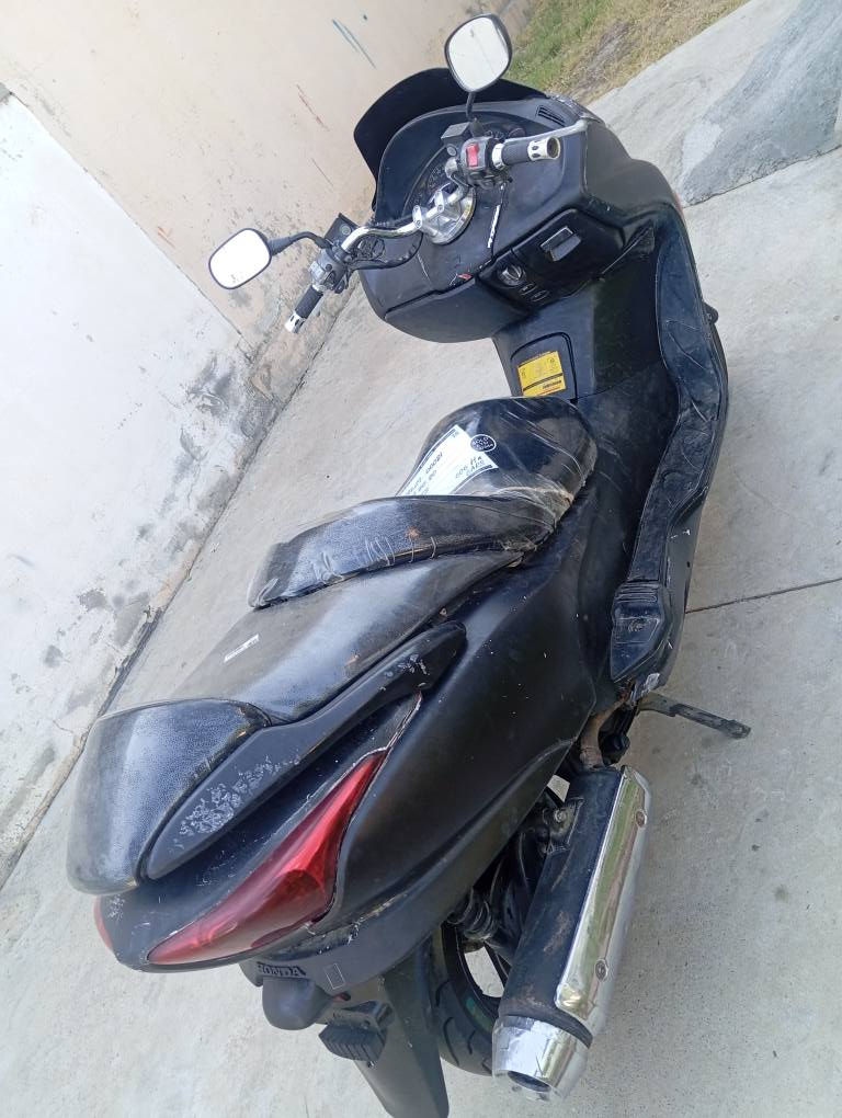 Honda Forza 66000km 
***********
بۆ فرۆشتن شوێن هەولێر نرخی 850 هەزارە 
چەگ عاسەیە گێڕ قەتعە  یەک سویچە  کامل سێرڤسی بۆ کراوە کارەبایات و هەمووشتێکی بەشەرت بێ کێشە مەکینە بێ سەوتە خاوێنە  گێچ قەپات دەکات  بەس بۆیاغەکی جوانی دەوێ کەڤەری تۆزێ تێک چوە باقی بێ کێشەیە گێچ و لایت هەمووشتی مەزبوت پاتری نوێیە. أربيل, العراق
