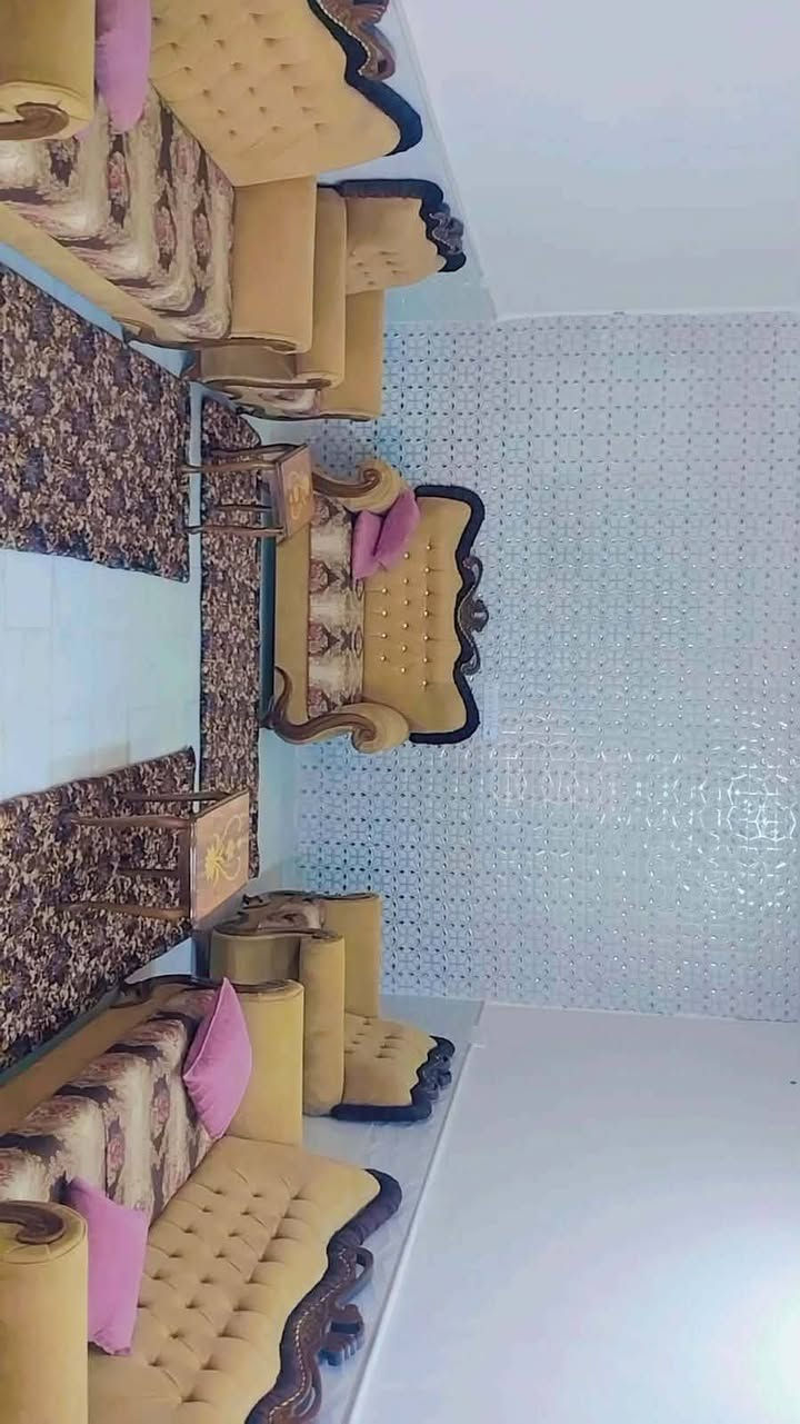 دار سكن طابو صرف( ٣٠٠ متر) الموقع..( الجمعيه) طابقين يحتوي على( ٤ غرف نوم) (وصاله عدد ٢) (وصحيات عدد ٣) واستقبال - ومطبخ- ملبوخ داخل وخارج للإستفسار.. مراجعه مكتب- القريني للعقار- واسط- الزبيديه- الجمعيه- بالقرب من السايدين *********** او ***********
