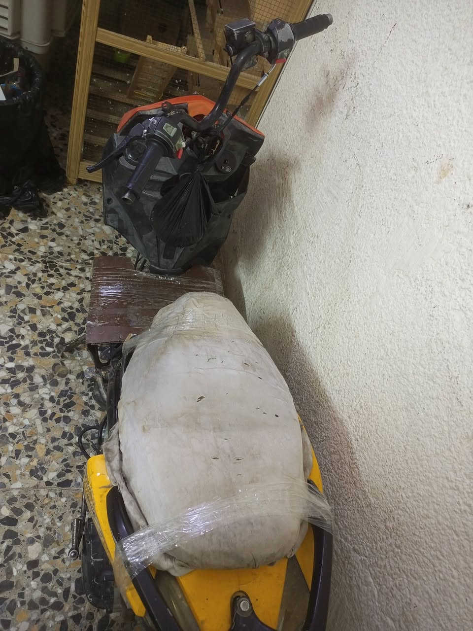 سلام عليكم دراجة ايف ايس محرك ماكس عدلة شغالة هندر شلعا معدل بيها بس الصالنصا برغي واحد مكروم بل كور سونة بخمس تالاف سعرها 125بيها مجال قليل بيها مجال قليل والشراي يتصل مكاني مدينة الصدر سوك العورة ***********

