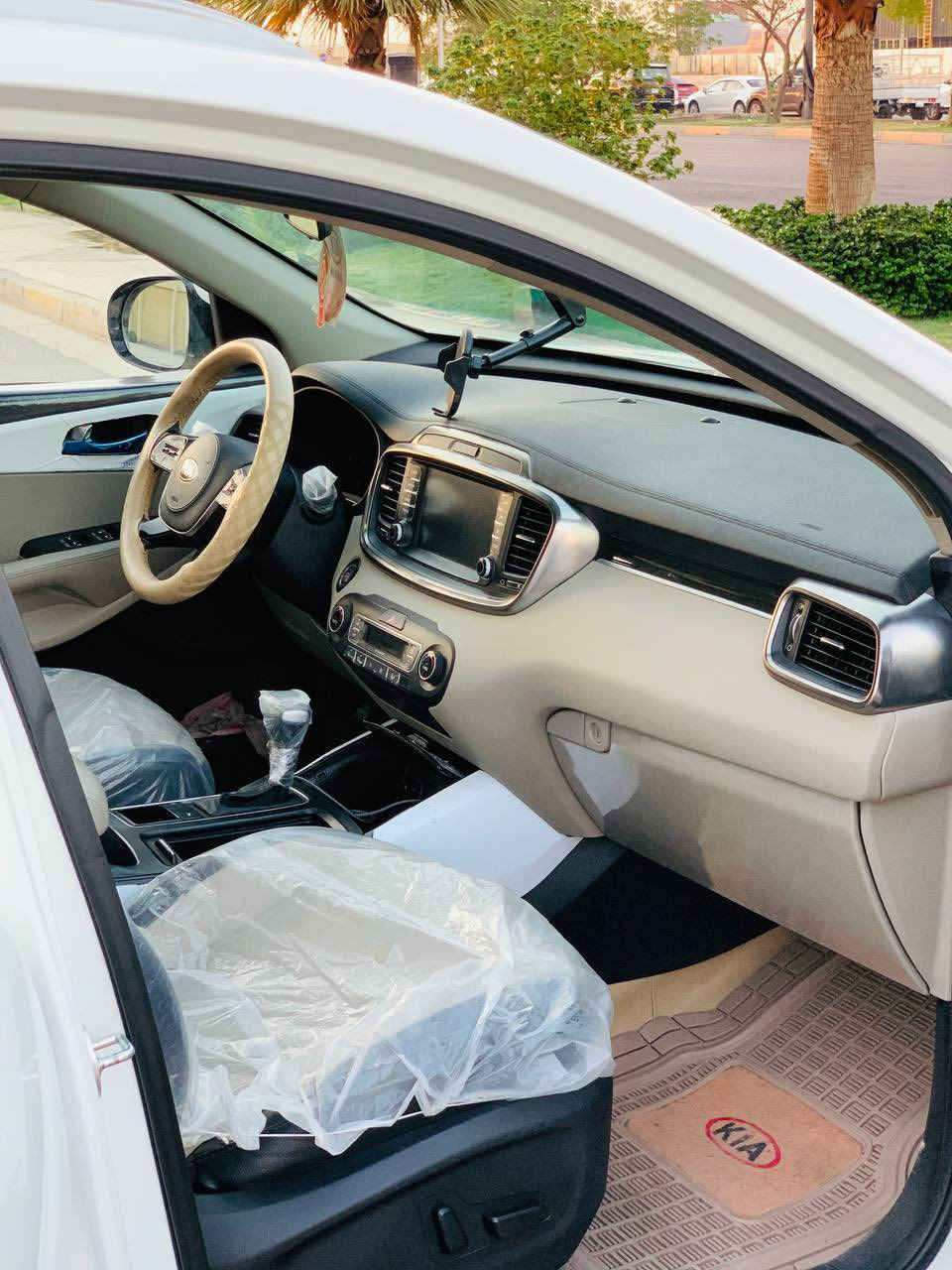 السلام عليكم سورنتو موديل 20ست سلندر بنرامه 7راكب  ماشي 100 الف انكليزي بسمي بيه بابين ابديل وكاله ولسونار بيه السعر 230 مكاني كربلاء ***********
