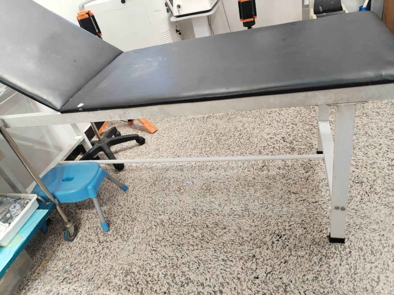 غراض للبيع سديات عدد 2.   ميز اظافر  عدد 3 مع 6 ستول.   مع ستيج بديكير كامل.   بغداد حارثيه ***********
