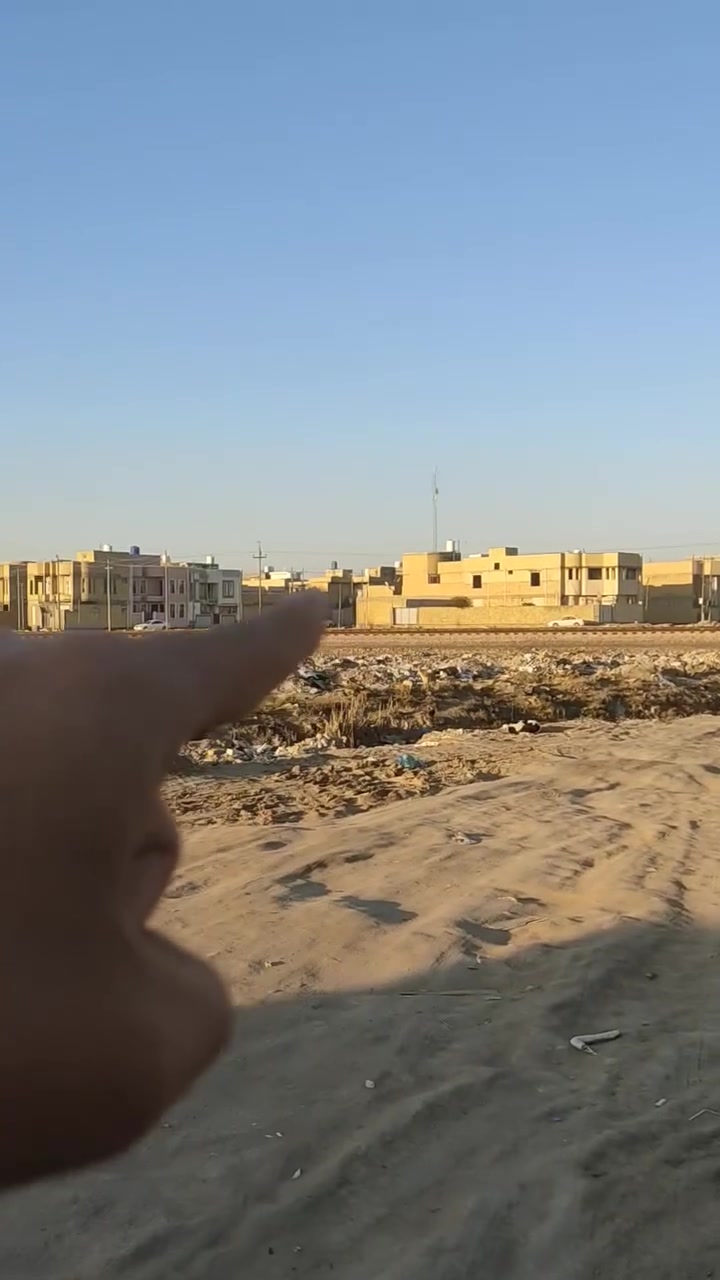 بيت زراعي للبيع بمنقطة العكر الغربي ( جهة الشبكات) مقابيل حي الزقورة
⚠️ بي وصل تطويب
الخدمات موجودة ماء ومجاري وكهرباء
المساحة 300 متر كونكريت بناء حديث طابق واحد 
يحتوي على: استقبال وصالة ومطبخ وغرف عدد اثنين وصحيات داخلية وخارجية ومناور عدد اثنين وحديقة

للاستفسار مراسلتي ع الخاص.


**إذا كنت صاحب هذا الإعلان وتريد حذفه لأي سبب، رجاءا أرسل رسالة إلى الدعم الفني**