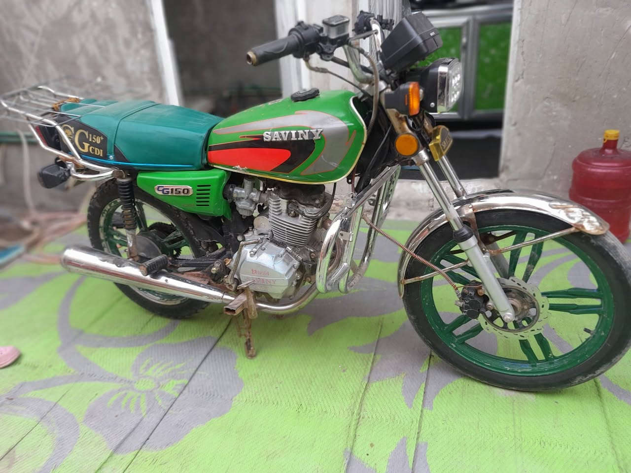 السلام عليكم 
إيراني  نظيفة وحلوه  جاهزة من كل شي بيها صندوق طلبات 
السعر 750 وبيها مجال 
بغداد الحبيبية الاستكشافات  ***********
