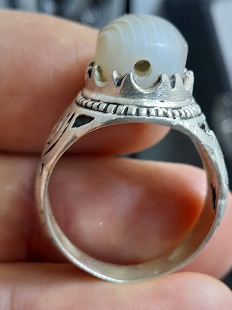 #ياالله
السلام عليكم ورحمة الله وبركاته 
نقدم لكم كل ماهو جديد ومميز 
متابعينا الكرام نقدم لكم خاتم فضه عيار 925 بحجر (  عقيق سليماني مشكول قديم طبيعي  ) صياغة ثقيله يدويه عراقيه وجميلة بسعر (65) الف والتوصيل (  5 )   اقوى عرض تحطيم الاسعار  للحجز والاستفسار مراسلة الصفحه او الاتصال على الرقم يوجد واتساب ‎0774 784 6745 يوجد توصيل الى كافة محافظات العراق 🇮🇶 🇮🇶
