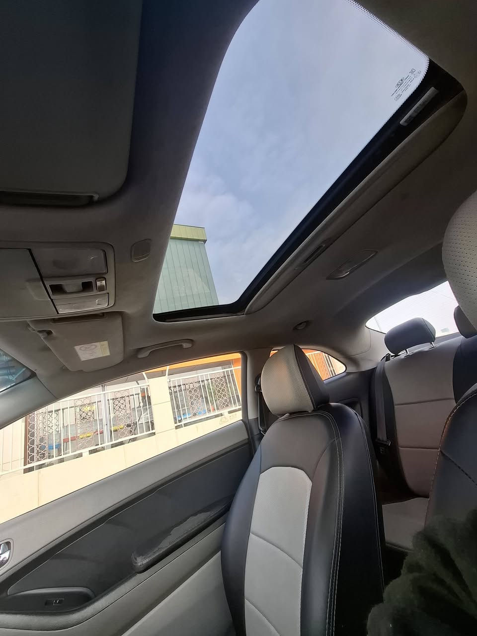 بسم الله سيراتوا (كوبية )تك باب
2016 خليجية كفالة عامة من الضربة والصبغ ~~
فول مواصفات من سلايت وبصمة وباقي مواصفات خاصه❤️
محرك 2000دوش 
ماشية 120 
لون صدفي مميز والسعر 114  مجال بسيط 
*********** العنوان الاعلام وبسمايا
