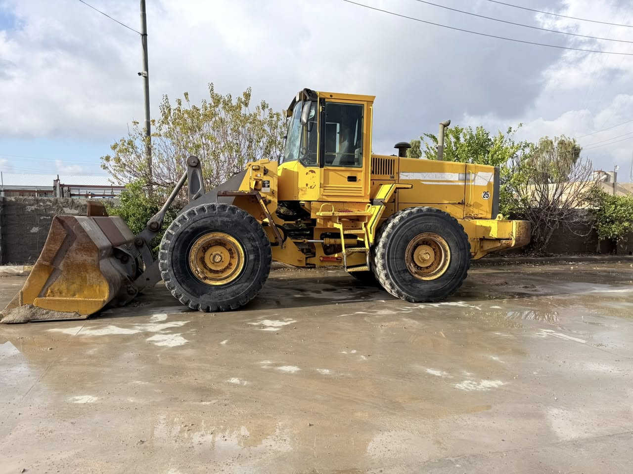 لبيع شفل فالفو حجم L120Cموديل 1999رقم سنويه جديد حصه كاز شفل مشتغل 20000صعات جديد خيرمن الله عنوان كركوك ***********
