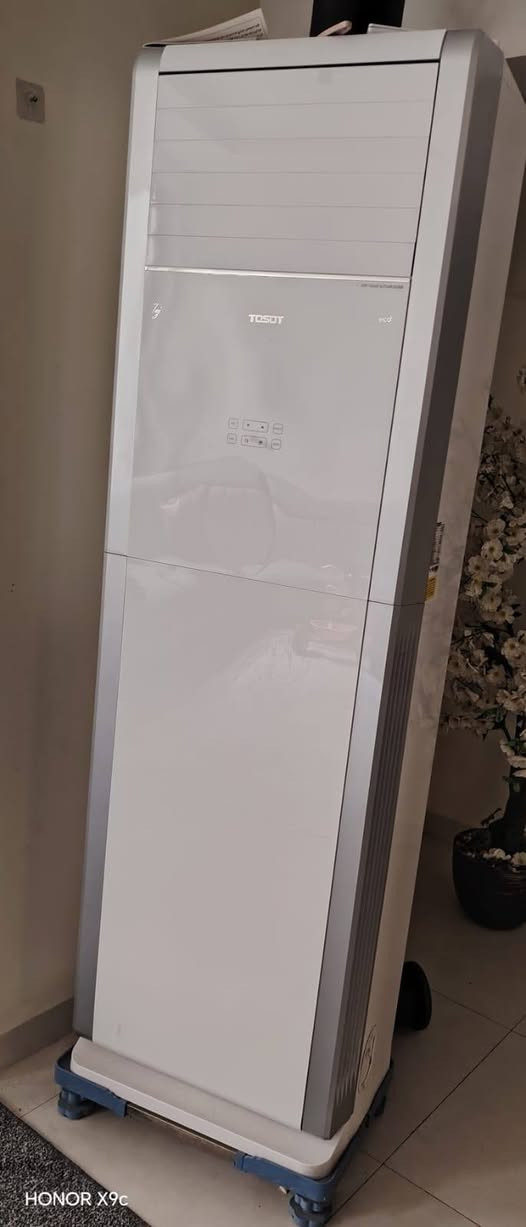 اثاث منزلي جديد للبيع
*كاونتر جديد شغل درجه اولى
*ثلاجه هيتاشي ياباني ضمان 10سنوات (أكبر حجم)
*سبلت كنتوري توسوت 3طن عدد 2
*سبلت جداري توسوت 2طن عدد 3
*تخم استقبال درجه اولى (شغل بغداد)
*ديوان درجه اولى (شغل بغداد)
*مغاسل حديثه عدد 2
*مراوح سقفيه عدد 10
*ثريات حديثه عدد 10
*غساله LG اصليه 15 كيلو
*ورد أشجار صناعي جميل
*شاشه بلازمه أحجام مختلفه عدد 4
*منظومة كامرات حديثه مع كامرات عدد 10(مدة خزن التصوير شهرين) 
*صوبه نفطيه عدد 2
//للاستفسار أكثر الاتصال//***********
***********
