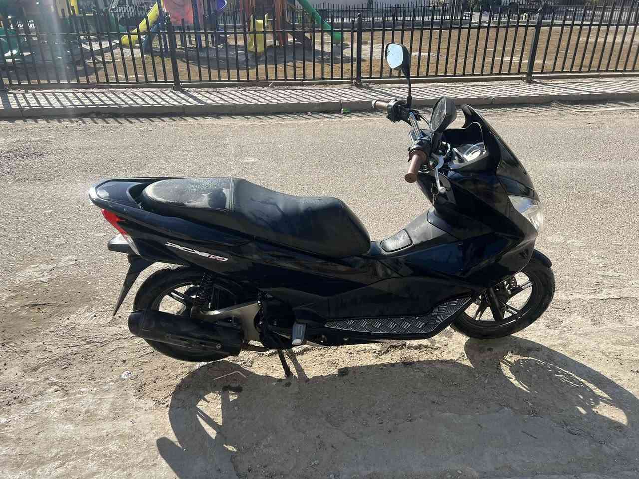 دراجة pcx للبيع 2018
سلام عليكم دراجة pcx للبيع ماشية 83 الف مكينة 150 بانزين كله محسن دهن كله موتول الاصلي دراجة ע مفتوحة ولا مصلحة تجي تفحص ياله تاخذ السعر 1700 وبيها مجال قليل
بغداد مدينة الصدر 
***********
