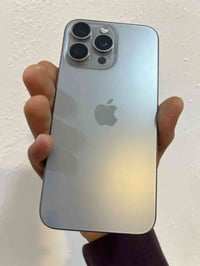 ايفون 15 برو ماكس اللون تيتانيوم الذاكرة 256 باتري 90 نضافة 100‎%‎ مبد...