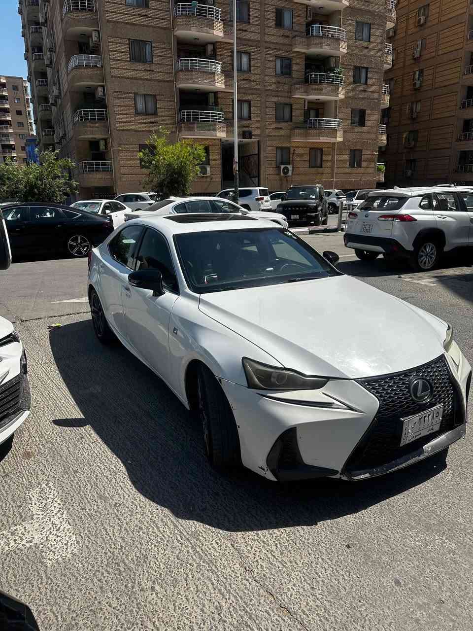 لكزس موديل 2020
is/300 
f/sport
تيربو /2000 
سلندر/4
امريكي فول مواصفات ابيع احزام صاحب رقم السياره ‭0772 290 5928‬
