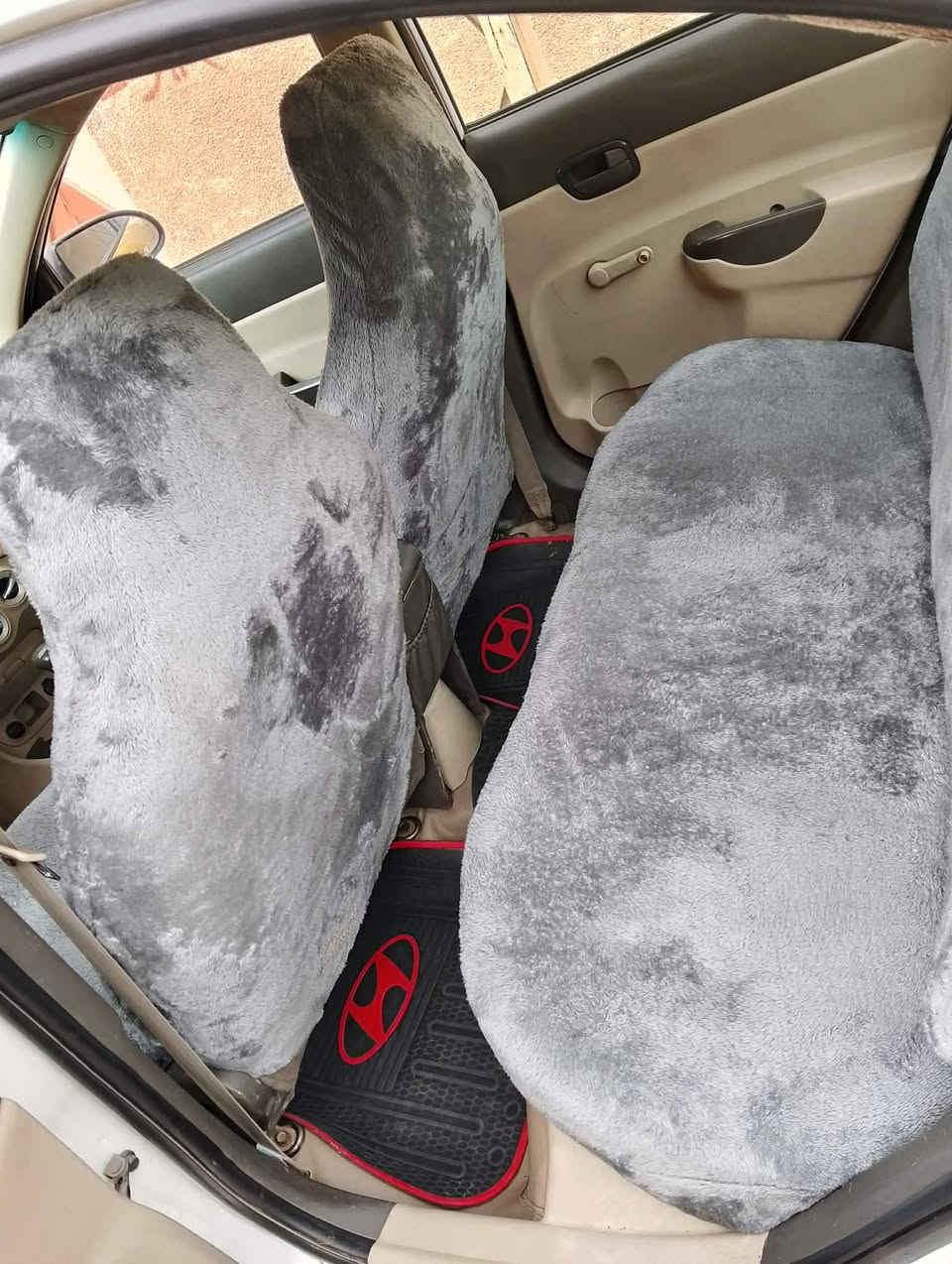 الساكسنت 2010 كوري
محرك 16 كير عادي 
بيها تلقيطات مال تكسي بدون ضرر بدون تبديل 
رقم نينوى مسطره رقم وهزة جديده هيئة وغرامات صفر
السعر 84
***********
***********
