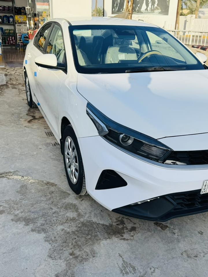 سلام عليكم
سيراتو ٢٢ 
رقم أربيل. جديد  دولي
ماشيه ٨٠ الف
محرك ١٦٠٠  
داخل لونين 
تبريد قطعتين 
١٥٥ وبيها مجال.  قليل 
سياره كلش حلوه وجديده 
***********
