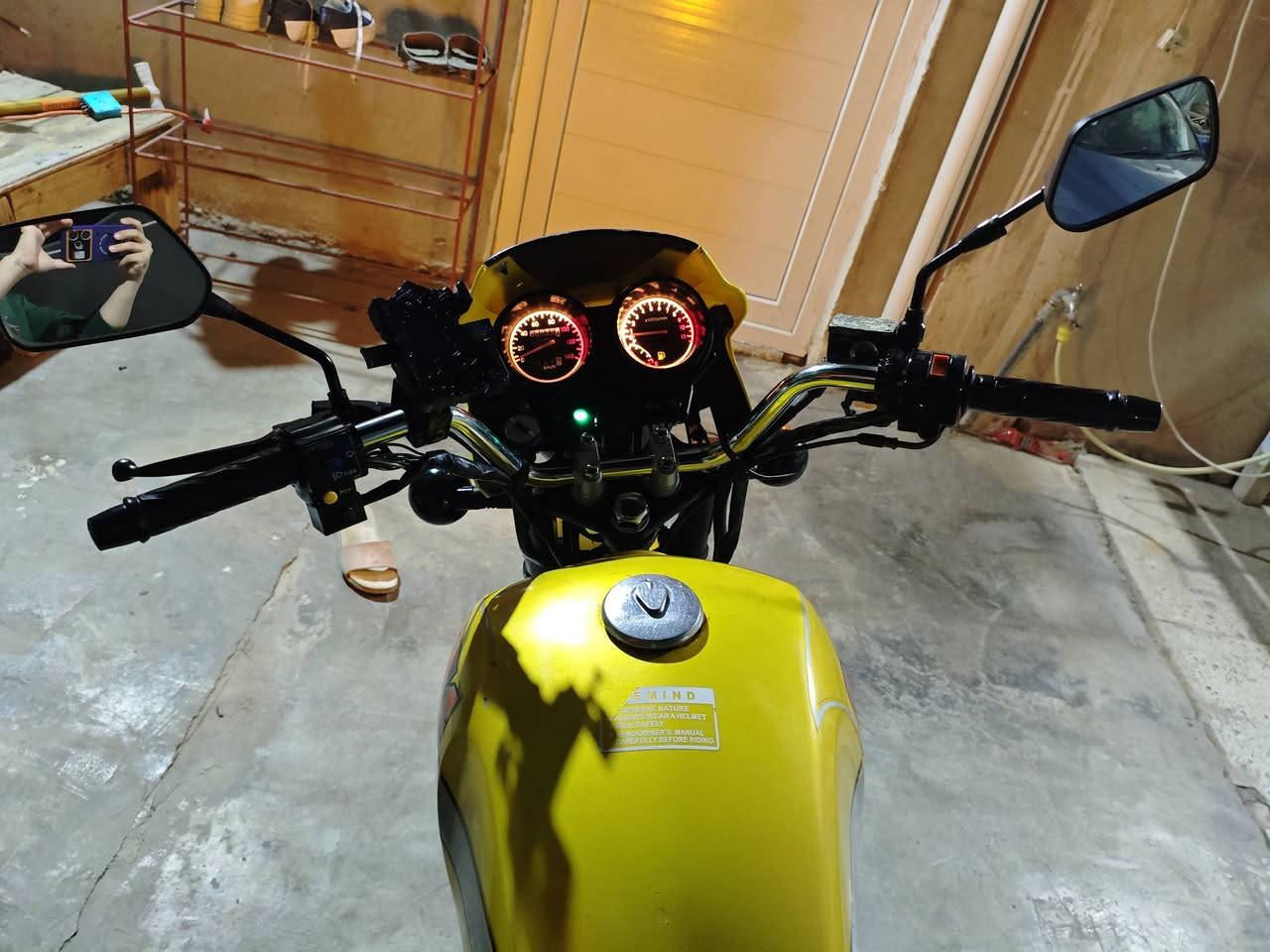 دراجة دايوان للبيع
بنزات خلفي محورة دسك
والأغرض القديمة موجودة
صينية موجودة
بلاجكتور امامي زنون جمجمة والقديمة موجودة
محرك شرط برغي ما مفتوح
دهن محرك فقط امزويل
تايرات تخم جديد
الدراجة كلها بلادي 
النقوصات. فقط درع امامي الدراجة نظيفة وتكدر تفحصها مكاني تكريت سعر الدراجة مليون وبيها مجال بسيط
رقمي ***********
