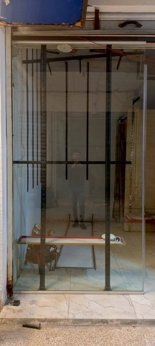 لالبيع سعر 65 و بيه مجال قياسات الطول مترين وربعين ول عرظ ميه 30  واستفسار عل رقم ***********رقم ***********
