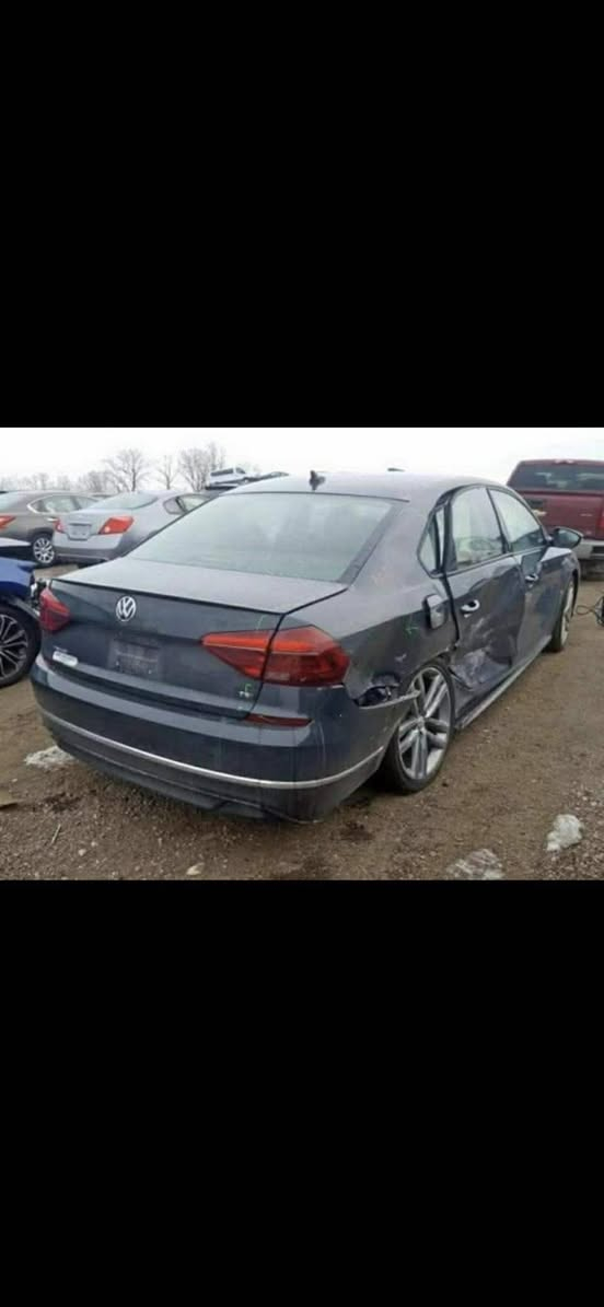 السلام عليكم فولكس واكن باسات 2018 رقم بغداد بأسمي مداور ثاني يوم  حادثها مثل ماواضح بالصور السياره نظيفه جداً .

ملاحظه حالياً بيها خربطه بالمكينه فحصت الي يكول مجول او نوزل او بستم ما اعرف ابيعك تخربط تجي وتفحص وسعرها مال بيع ب 117 وماكو هيج سعر ؟

***********
