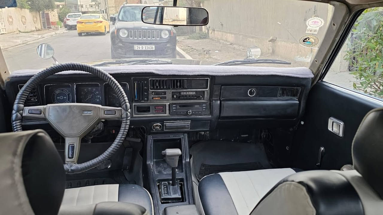 السلام عليكم الغوالي اكراون موديل ١٩٧٧ مكينه ونجي باور استيرن اصل تبريد رقم بغداد  الجديد هزه جديده مكان السياره بغداد مقابل مرور الطوبجي اي استفسار اتصل ***********
