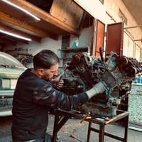 راح اكون متواجد يوميا   من الساعه 9:00 صباحا الى الساعه 6:00 مساء  عدا...