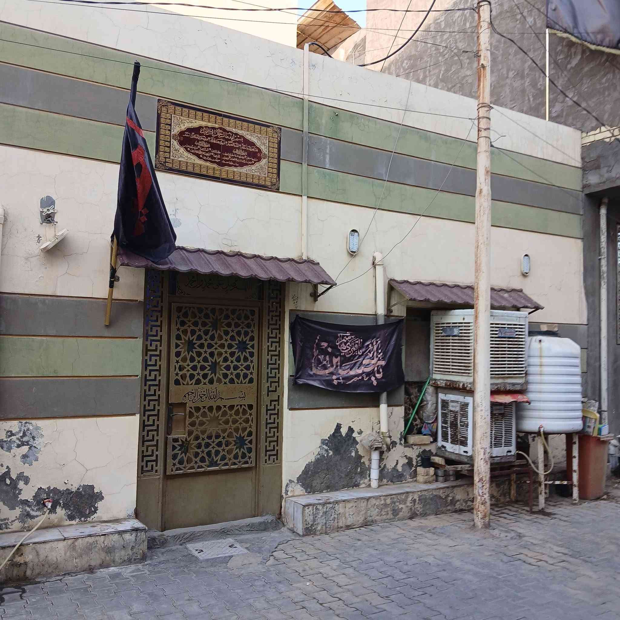 السلام عليكم يوجد بيت للبيع في المحمودية محلة الجديدة المساحة ٦٨متر طابوصرف قريب على السوق يحتوي عل غرفتين اعكادة السقف تفاصيل أكثر الاتصال على الرقم ***********0
