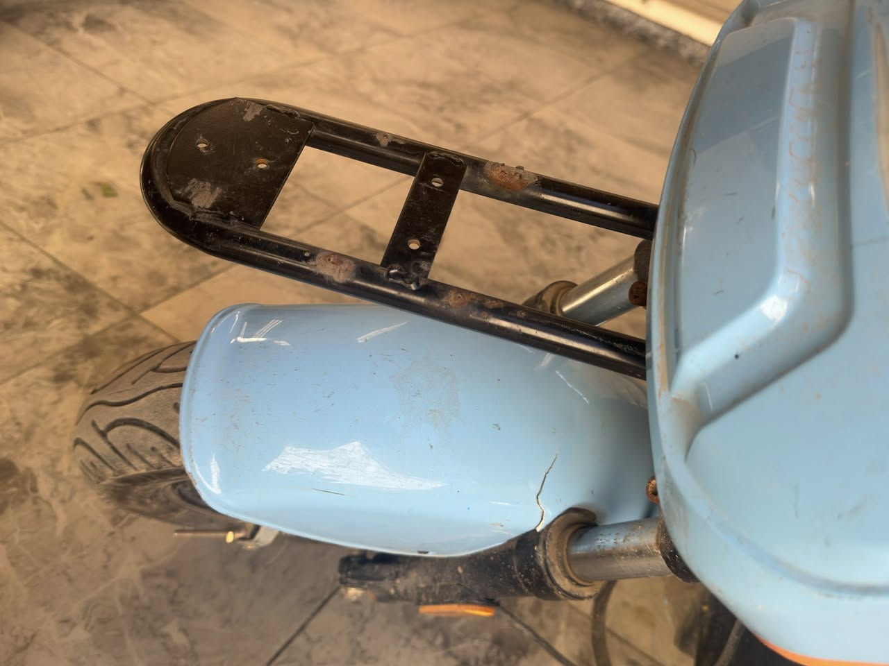 السلام عليكم دراجه شحن للبيع موديل 2024 4 بطاريات امبدلهن صار شهر الدراجه كلشي مابيها يعني ك بطاريات و ملف بس مكسره شويه بسبب الطسات الدراجه عل زكطها ب 250 وبيها مجال 
***********
