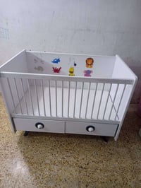 سرير اطفال • هزاز • نضيف