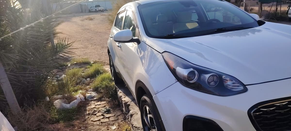 سبورتج ٢٠٢٢ امريكي
حادث فقط بنيد ونفسه مصلح بمكانه مامفتوح
مواصفات عاديه 
ماشية ٩٧ كم 
سيارة جديده ونظيفة ماعايزه برغي
للاتصال ***********
