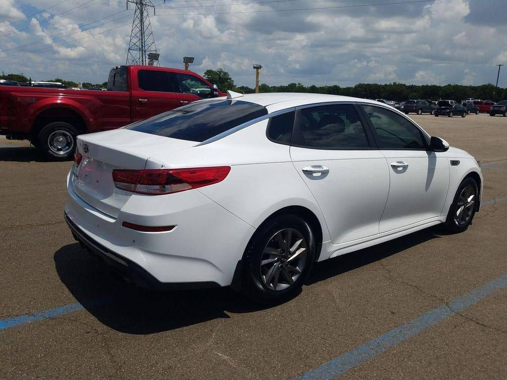 السلام عليكم
كيا اوبتيما 2019 كلين تايتل (كفالة عامه)
-رادار امامي - خلفي
-تحديد مسار
-شاشة كبيره (ابل كار بلي)
-حساس ضغط الأطارات
-نقط عمياء
-كشن السائق مساج
-وضعيات قيادة 
للأستفسار
***********
