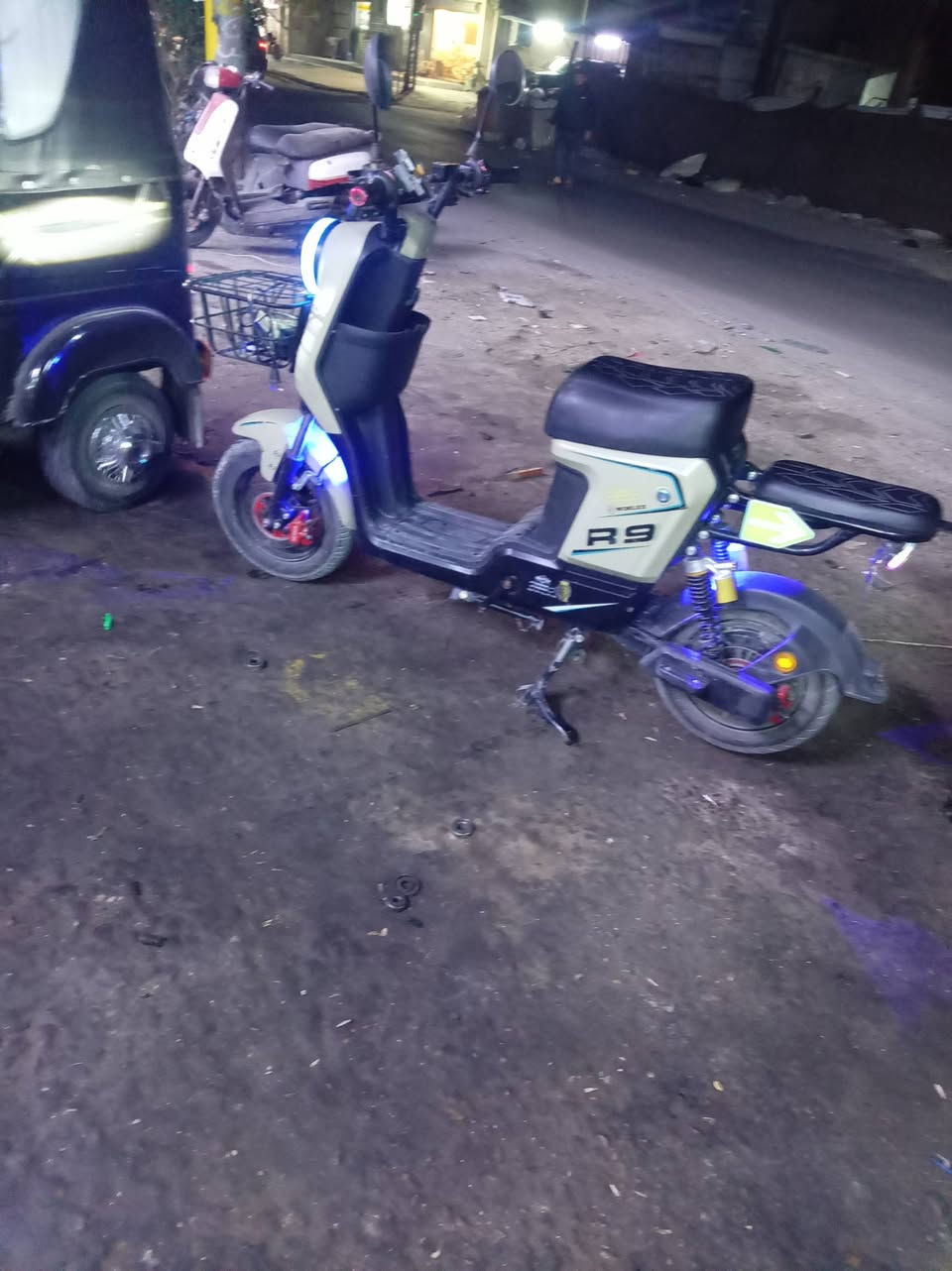 سلام عليكم دراجه لبيع نضيفه لمكان شهداء البياع سعر دراجه٤٥٠ لستفسار
***********
