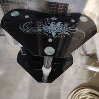 ميز للبيع اخو الجديد  السعر 30 الف وبيها مجال بسيط للاستفسار 077151305...