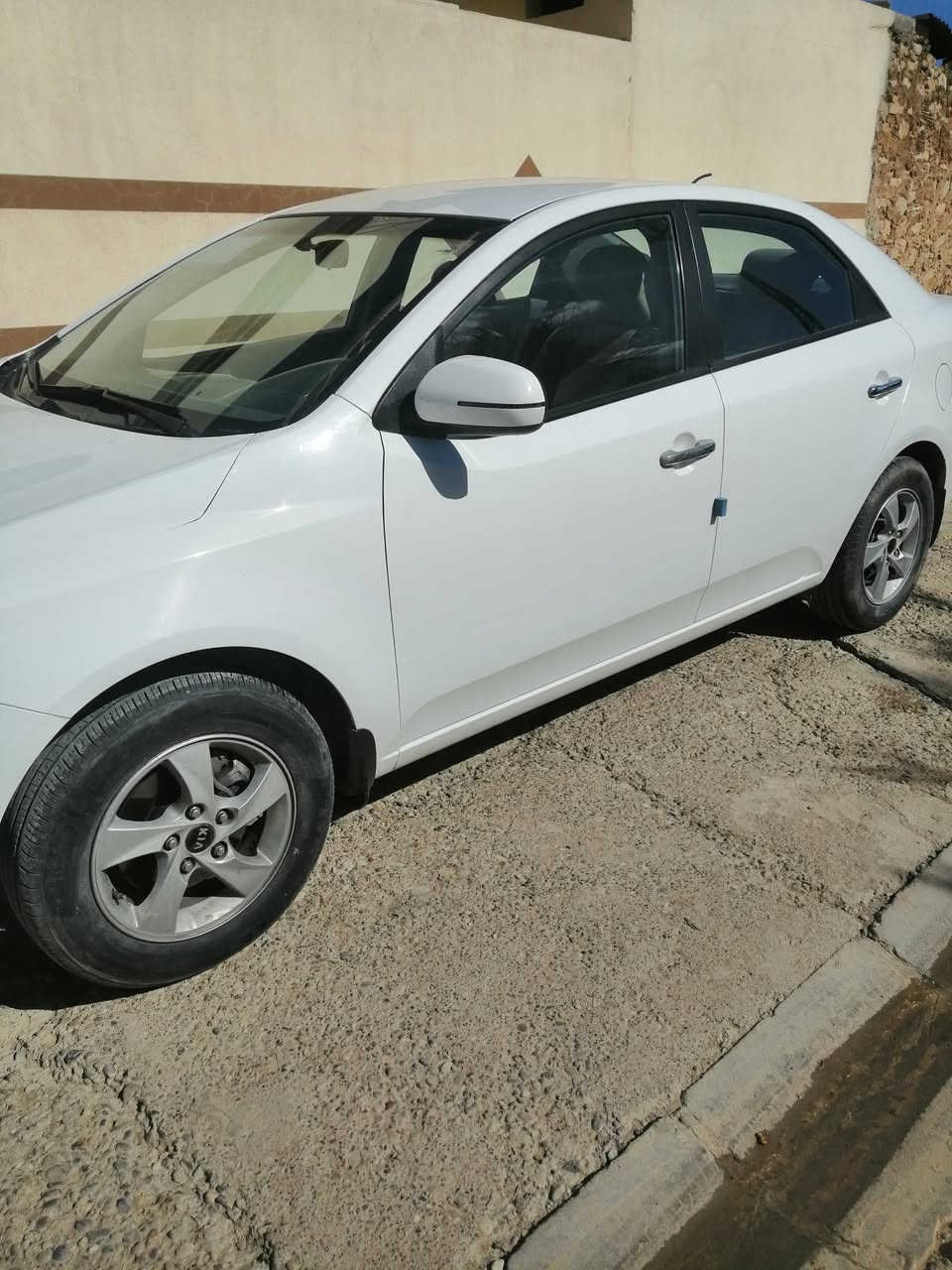 للبيع كيا سيراتو 2013
سنويه 2027 شهر الرابع

بيها كابون ورقي

مرايات شفط واشاره 

تحكم ستيرن وشفتات 

محرك ١٦شرط لا تبخير لا تنقيص 

كير ٦نمره شرط 

تايرات  فوك النص

اربع دسكات

الارضيات جلد وكشن جلد

حادثها شبر عند جاملغ الخلفي

ماشية205وقابل للزياده

السيارة ع وضع الشركه

ولكن بيها اشويه الطخم تعبان

#السعر112 وبيها اشويه مجال

للاستفسار***********

كورك : ***********

العنوان الموصل ناحية المحلبية
