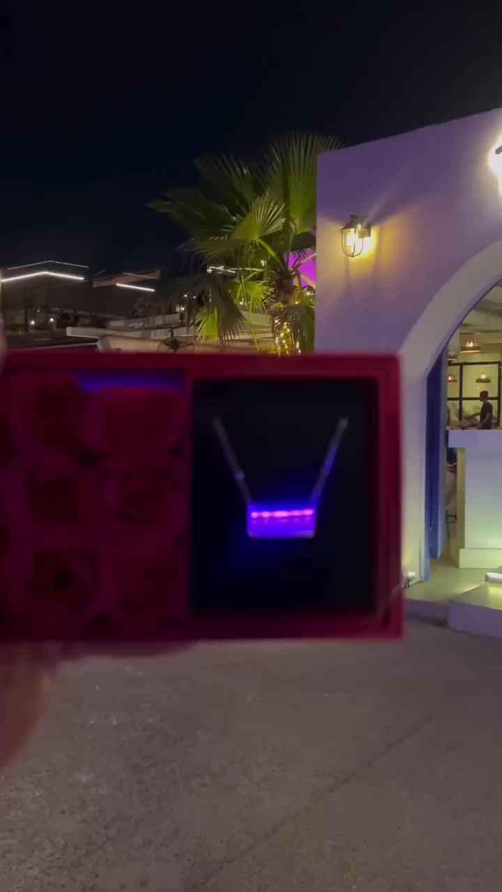 توفرت من جديد الحفر الأصلية 💕

قلادة الوقت المميز 11:11
وقت الامنيات 
11:11 منو ميحب هالوقت 😍
قلادة وقت تحقيق الاماني  🤍✨
طلاء ثابت مدى الحياة
جودة عالية
توفر بلونين الذهبي والفضي 

، 11:11، رمز الصحوة والتنوير.
ووفقاً لعلم الأعداد، فإنَّ العدد 11 يمتلك صفات الصبر، والصدق، والروحانية، والحساسية، والحدس وليس مثالياً وحنوناً. هؤلاء الناس الذين ينتمون إلى الرقم 11، يعملون على مستوى مختلف من الطاقة. و11:11 تحثنا على الالتفات إلى قلوبنا وحدسنا الداخلي. إنها بمثابة دعوة للاستيقاظ وعدم تفويت الفرص المتاحة في هذا العمر. ويمثل عدد 11 أيضاً الرؤى والإبداعات الفنية والاختراعات والابتكار، والوفاء، والاستقلال، والإنجاز، والحب والانسجام والتوازن. وهو علامة على أننا أكثر انسجاماً مع الطاقة التي تتدفق في الوقت الراهن، والتي يمكننا استخدامها لنندفع أكثر في رحلتنا.
وقد صاغ مصطلح "التزامن" كارل يونغ وأوضح أن الحوادث العادية هي أكثر من مجرد "مصادفات متكررة" وتظهر على وجه التحديد لتبين لنا الحقيقة وراء العالم. انتظر حتى تدق الساعة 11:11، وراقب مدار الساعة لدقيقة كاملة ثم اغمض عينيك وتمنى أمنية مبهجة لمستقبل أكثر إشراقاً وسحراً. لحسن الحظ، لديك فرصة حدوث ذلك مرتين خلال يوم واحد.
نوع المعدن. ستل ستيل طلاء ثابت مدى الحياة جودة عالية
متوفرة باللونيين الذهبي والفضي 💛🩶

🚘يوجد خدمة توصيل لجميع محافظات العراق 🚘


**إذا كنت صاحب هذا الإعلان وتريد حذفه لأي سبب، رجاءا أرسل رسالة إلى الدعم الفني**