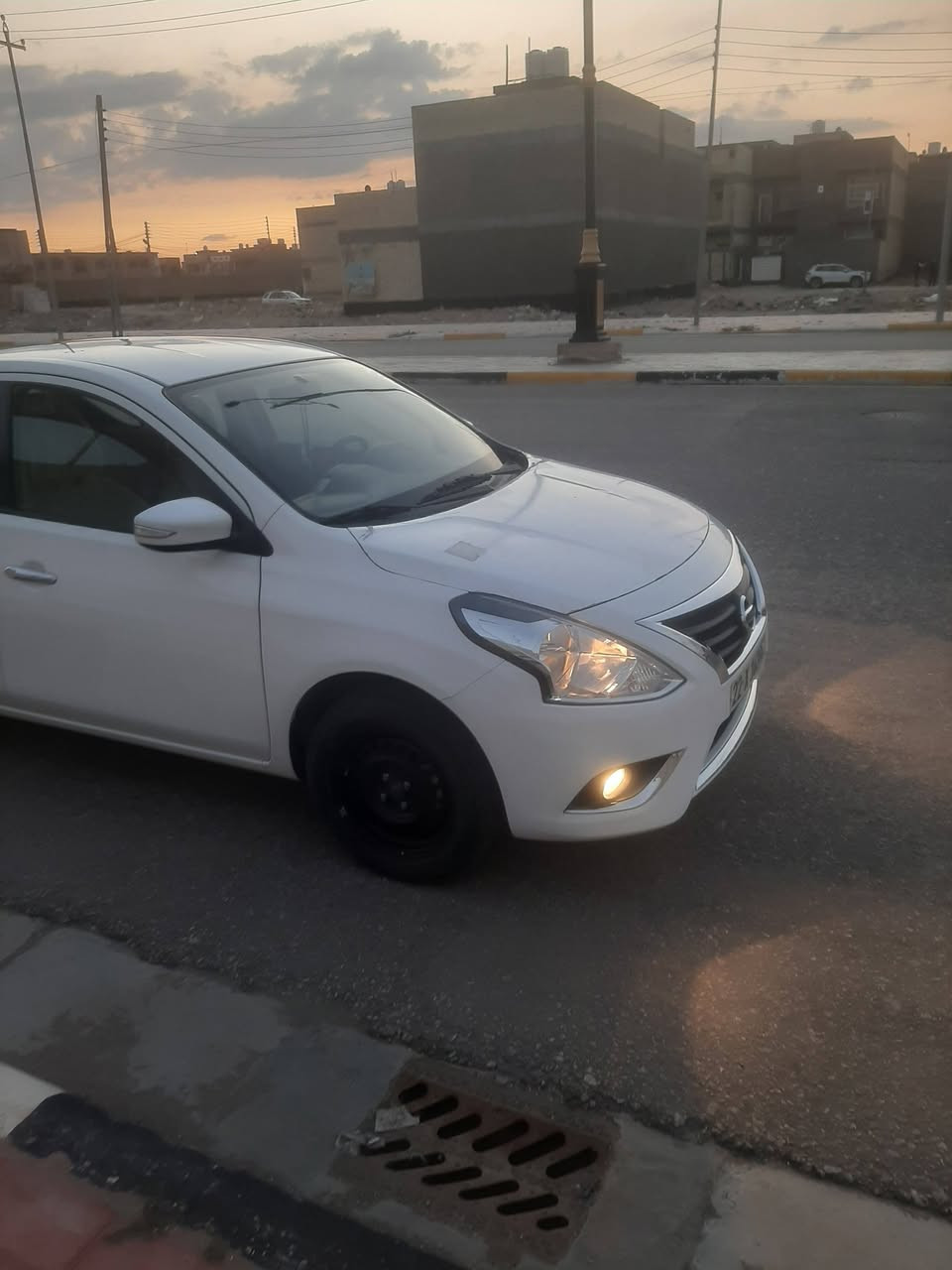 السلام عليكم
نيسان صني موديل ٢٠٢٥ سياره جديده حيل ماشيه ٢٦ الف كفاله عامه من الرقم الى الرقم 
السياره رقم اربيل مطلوبه اقصاط يعني بس وكاله وراعيها بالقاسم ابو السنويه من تنفك اقصاط تتحول باسمك 
السعر ١٠٨ وبيها مجال السياره بكربلاء  
اتصال ***********
