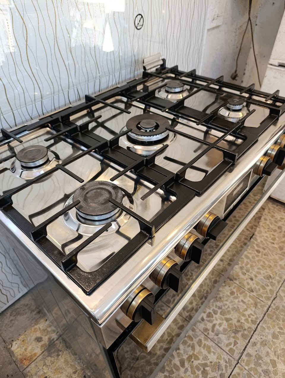 سلام عليكم طباخ ماركت بوش الالماني طباخ  اخو الجديد كهربائيات كله شغال  افران مزدوجه مراوح ادخل الفرن  العنوان بغداد الامين شارع صيدليه النضاميه قرب افران السلام الحجز والاستفسار الاتصال على الرقم ***********
