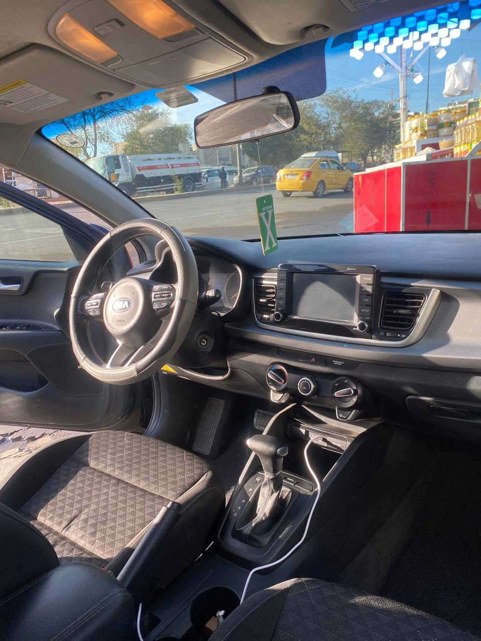 كيا ريوو موديل ٢٠٢٠ ماشيه 82 وارد امريكي حادثها دعاميه ومازدا رقم اربيل بيها بارد بالجاملغ اليسره شويه ارباكات كلها سليمه ستتم كامل مال ارباك ٨ نوزل ٨ نمر كير اوتماتيك وعادي شاشه كار بلي لمس تحكم ستيرن جهتين مانع انزلاق مثبت سرعه شاشة اعطال نظام سبورت كشنات خلفيه قلاب //***********   عبد الله سعر ١١٥$ بيه مجال
