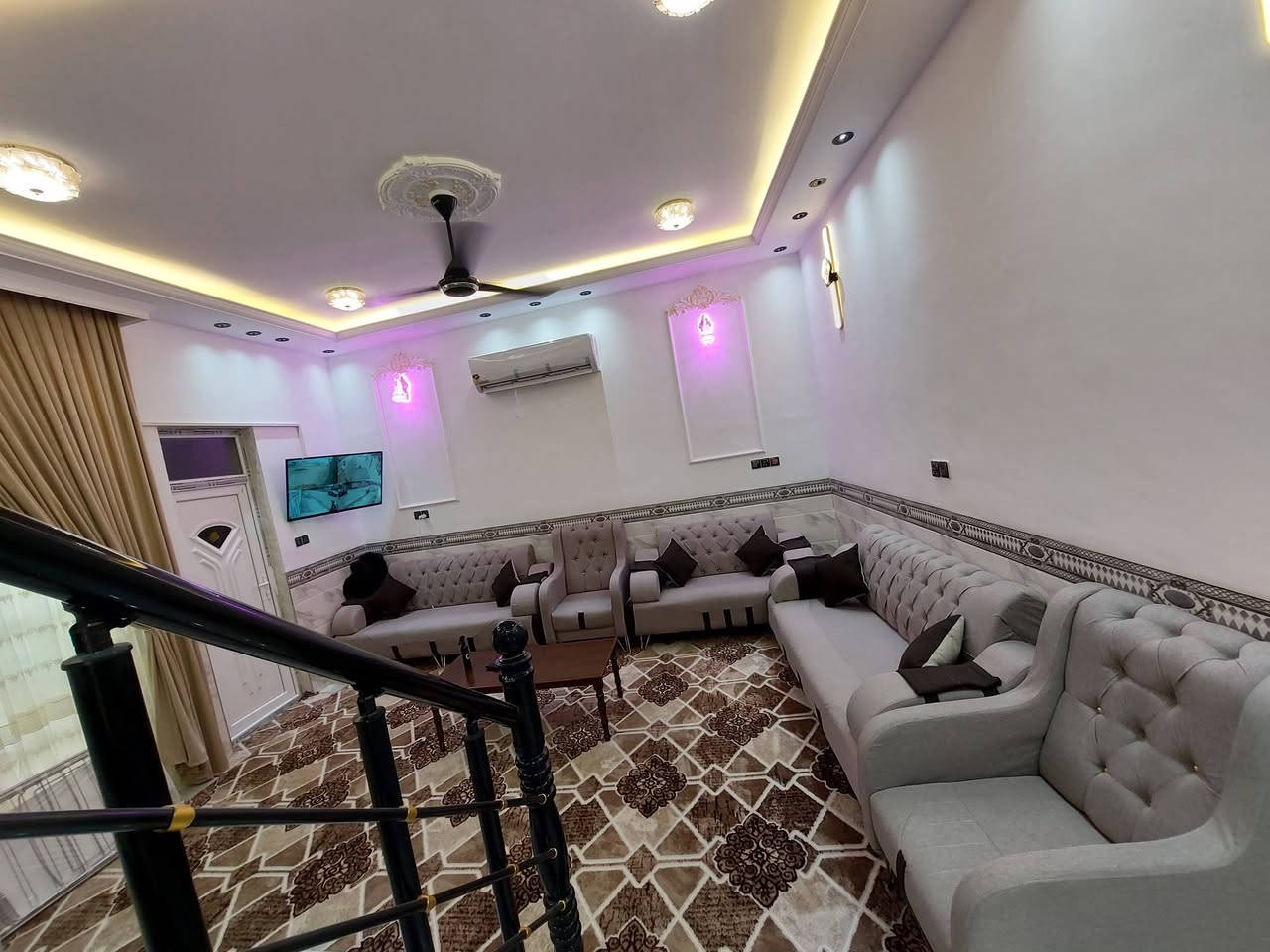سلام عليكم بيت المساحه 150الواجه 10 نزال 15
البيت طابق واحد غرفه نوم وصاله ومطبخ واستقبال البيت موئثث كامل مكمل ينباع هوه واثاثه المكان الفلوجه جغيفي ثانيه علئ شارع 12مال اسواق نواف لاستفسار ***********
