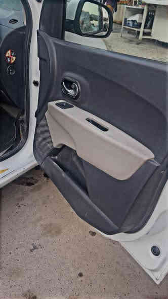 سلام عليكم رينو استيشن 
2014 درجه اولى 
7 راكب 
سياره خير من الله 
تبريد ثلج ❄️ 
تدفئه 🔥 فول 
سياره كامله برغي نقص ماكو 
البيع / اقساط اقساط 
*********** 
بغداد : الاعظمية
