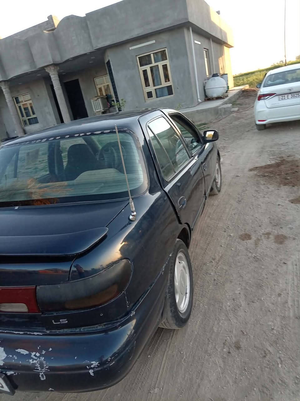سلام عليكم البيع سياره سيفيه مديل 95رقم بغداد دولي سعر 30وبيه مجال مكان بغداد  ‏‪***********‬‏
