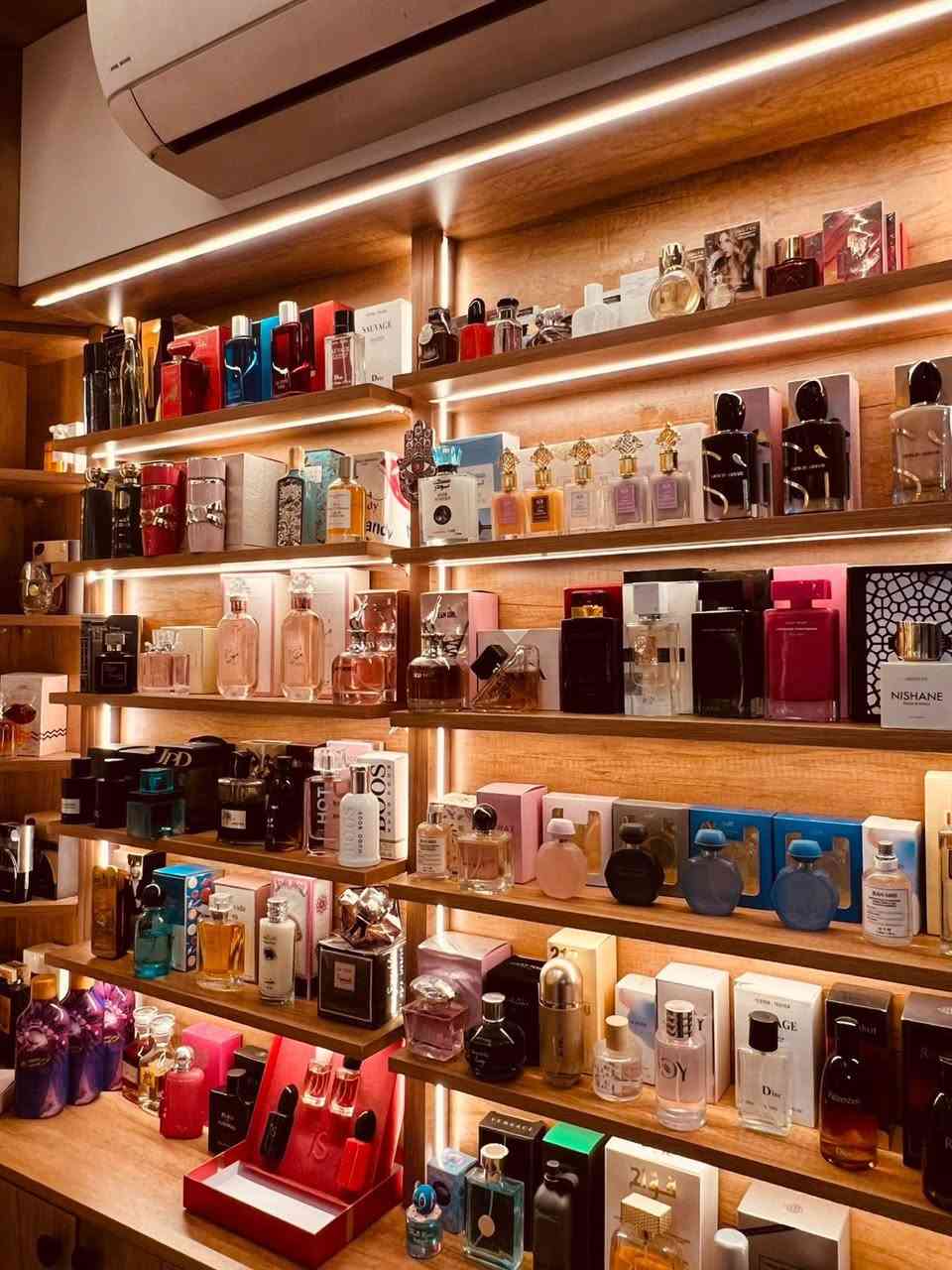 اذا محتاجين عطر حلو وثابت😍🫰
ماعليكم الا تنورونا 
تعالوا اليوم وعيشوا التجربه بنفسكم✔️
محلنا موجود داخل مدينة بسمايه - المجمع الترفيهي

للاستفسار راسلونا :
***********

