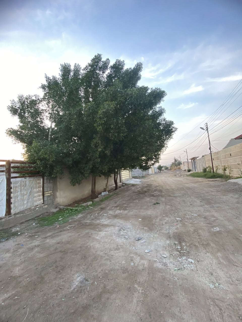 سلام عليكم قطعة ارض للبيع ربع دونم 625م وجه12ونص نزال 50. مقابيل الجزيرة تصلح مزرعة مكانها حلو شارعها عريض للأستفسار ***********
