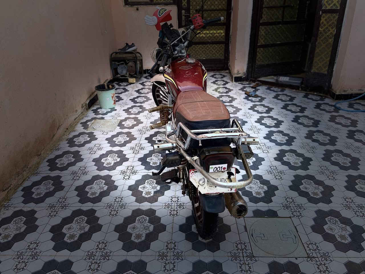 السلام عليكم سيڤان للبيع  ٢٤ شكل ٢٥  دراجه خيرر من الله 
عده الاشارت اليسره الخلفيه  متشتغلل بس هاي  
السعر ٦٧٥ وبي مجال  ***********
